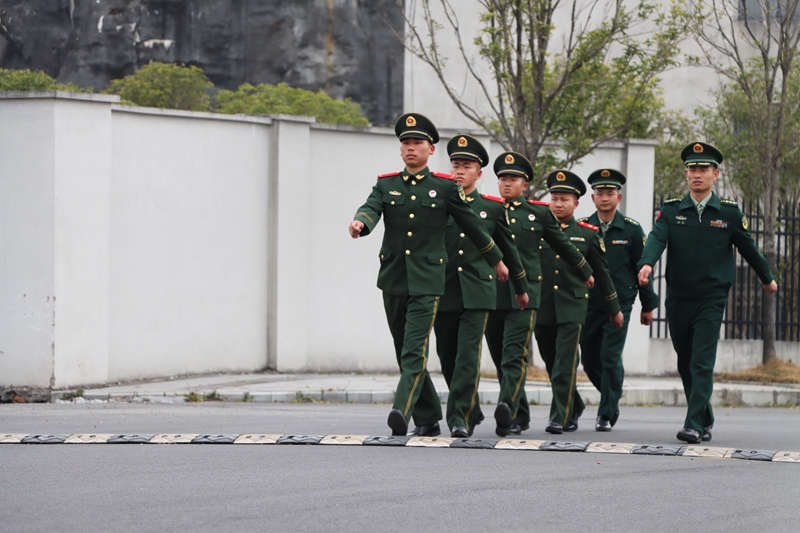 新兵下隊入“新家” 昂首邁向新征程。