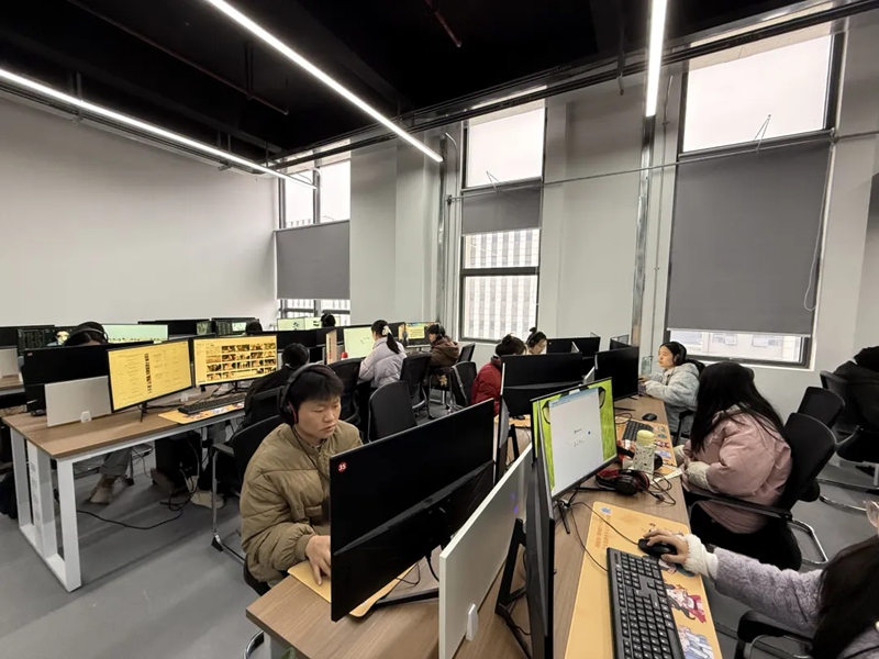 貴州黔聚標注科技有限公司辦公場景 (2)