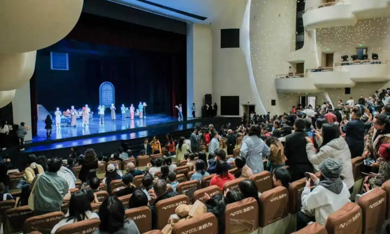 1話劇《雷雨》202510月20日 謝幕 遵義大劇院演出現場.jpg