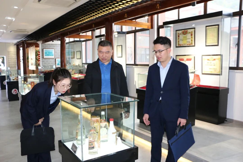 調(diào)研。