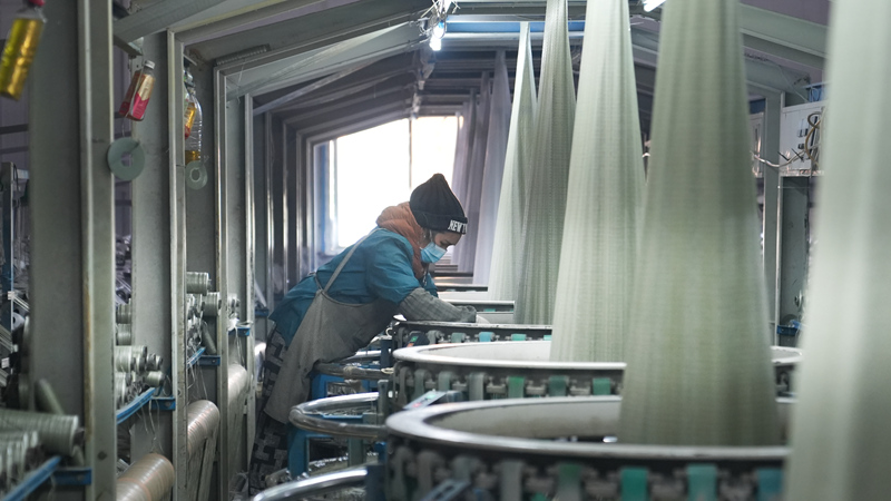 企業緊盯新訂單新市場 奮力開足馬力抓生產。