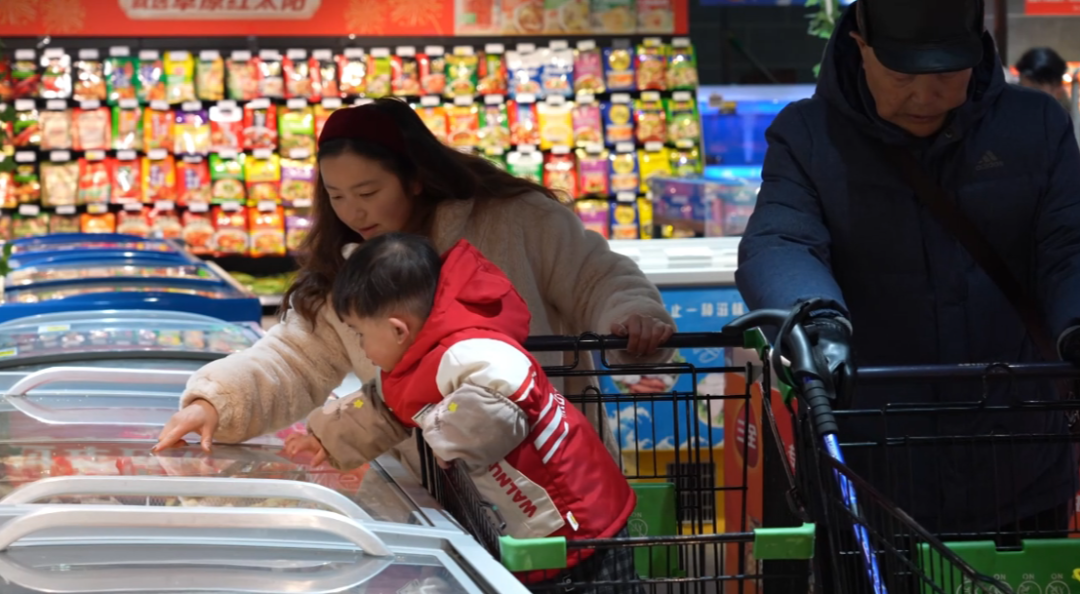 消費(fèi)券暖心 商超煥新購(gòu)。