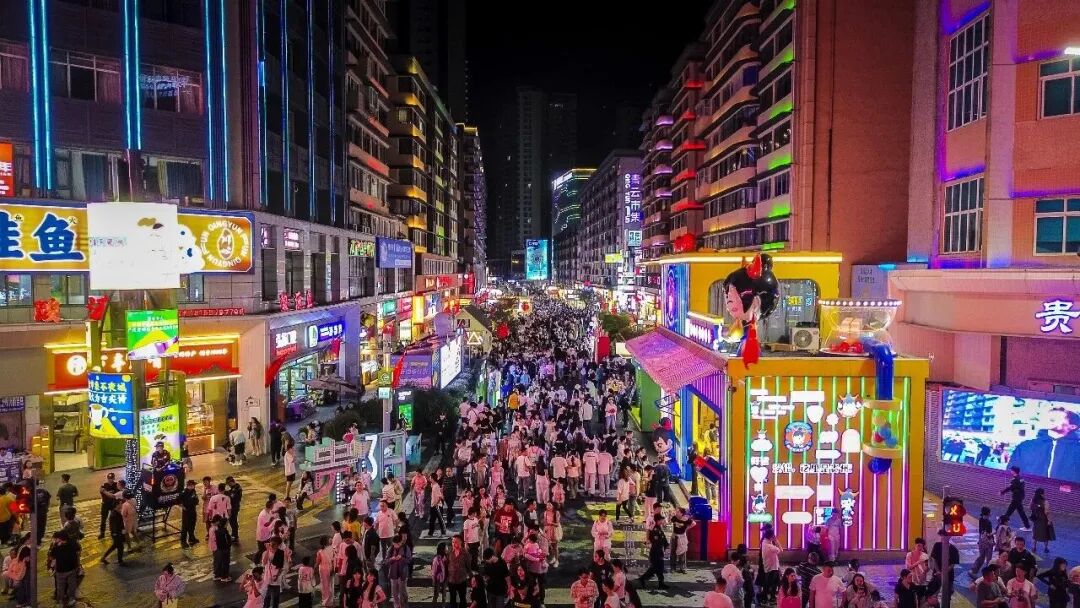 青云路步行街。