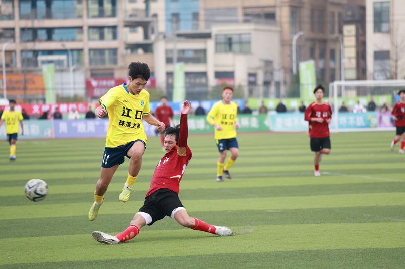 雙方球員對壘。