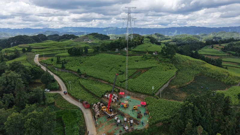 500千伏盤南低熱值電廠接入系統工程作業現場。付振偉攝