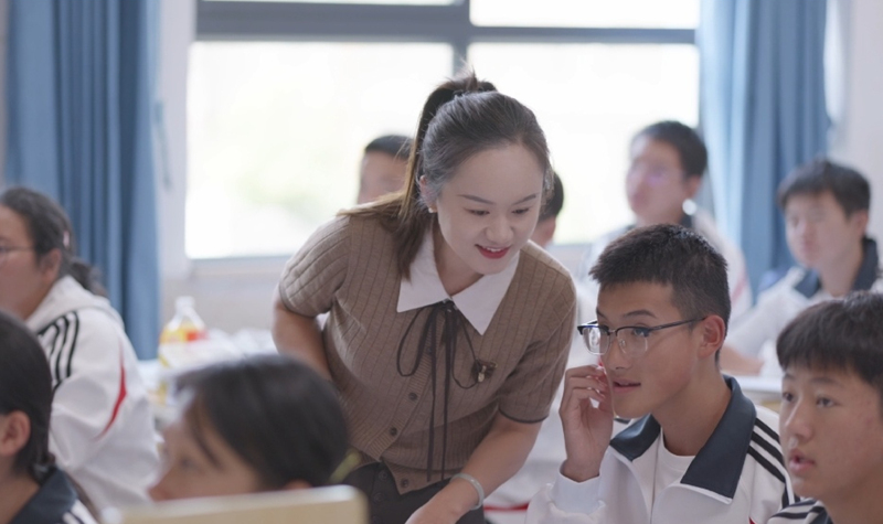 高婭與學生開展交流。圖片由受訪者提供