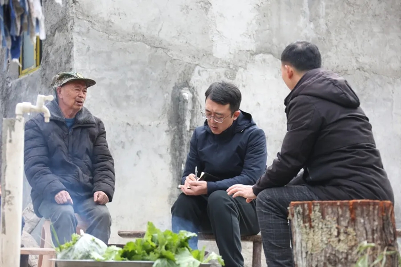 2.劉宇工作中 (1).jpg