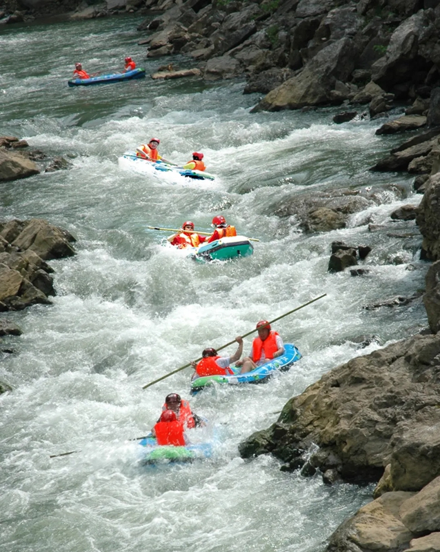 圖為：南江大峽谷漂流