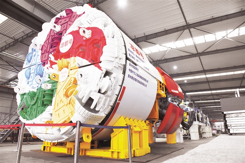 “涼都號”新型礦用盾構機。 孫大方 攝.jpg
