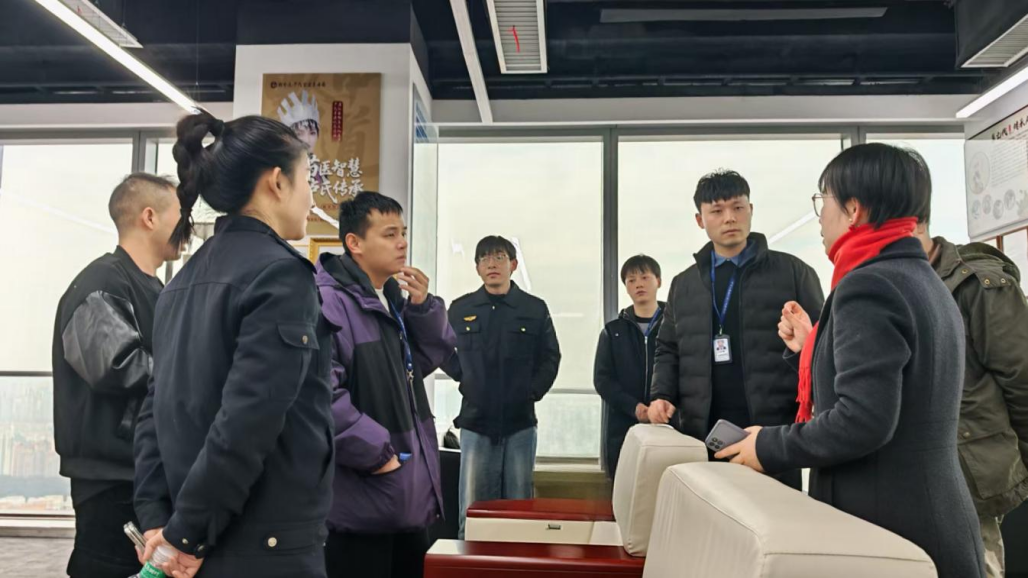 南明 “融安暖春” 行動筑牢金融安全墻