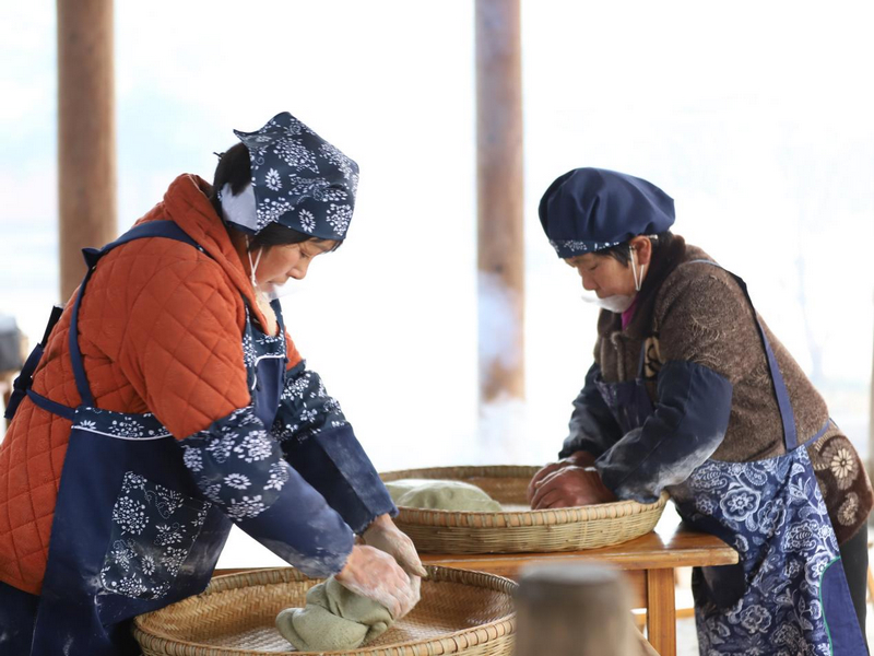 貴州玉屏:非遺棉菜粑飄香迎新春。