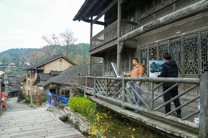 1月27日，美術(shù)藝術(shù)家在遵義市播州區(qū)烏江寨景區(qū)寫生（李仁軍 攝）.JPG