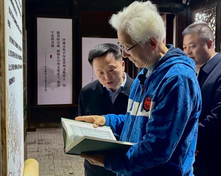 11月11日下午，受邀參加遵義沙灘文化詩文名篇朗誦會的中央廣播電視總臺主持人、朗誦藝術家陳鐸，在參觀黎庶昌故居陳列館時這樣說。