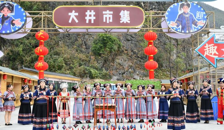 貴州羅甸四措合力推動暖冬旅游產品出圈近年來，貴州省羅甸縣立足暖冬氣候、大水面等資源優勢，持續在“主題策劃、特色文化、市場拓展、宣傳推介”等方面融合發力，打造“享暖冬·趣羅甸”冬旅品牌，推動冬季旅游淡季不淡，暖冬更暖。