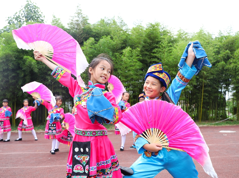 構(gòu)建非遺傳承新體系。