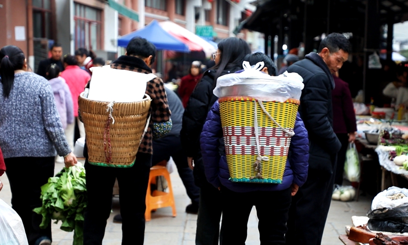 4、群眾們滿載而歸。 陳桂良攝