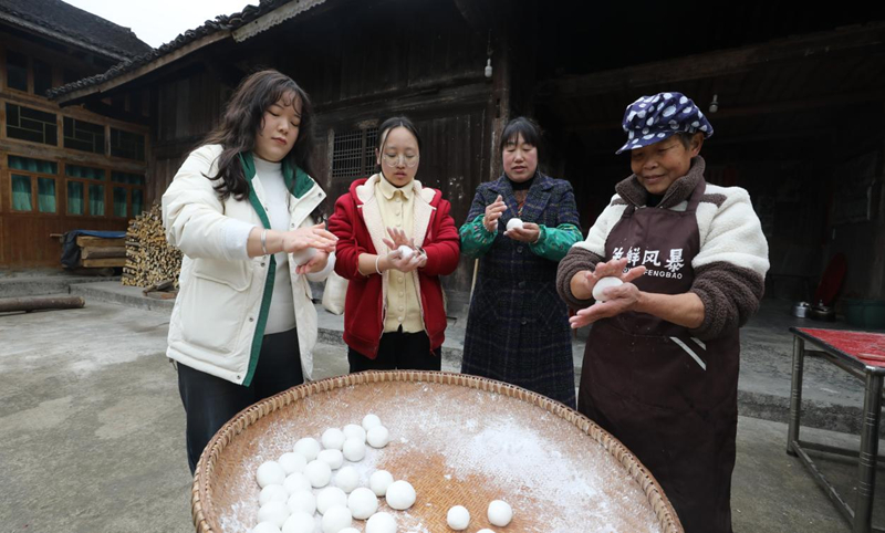 紅粑裹著團圓味 返鄉青年添“新”意。
