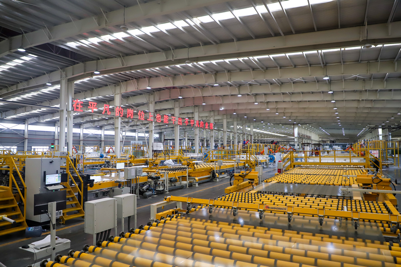 貴州黔玻永太新材料有限公司生產(chǎn)車間大景。龍藝攝