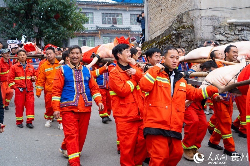 年豬巡游。人民網 陽茜攝