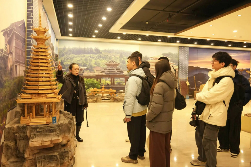 參觀凱里學院博物館。