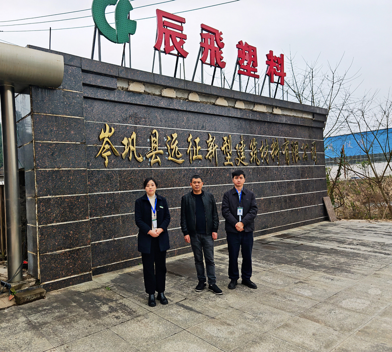 客戶經理走訪企業。