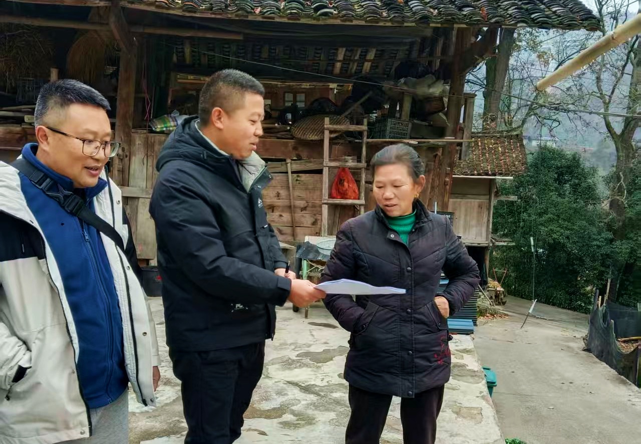 施秉縣甘溪鄉(xiāng)開展入戶宣傳。