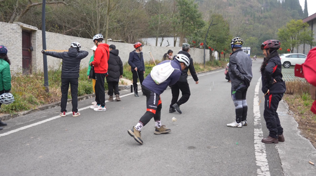 云峰屯堡景區(qū)年味濃。