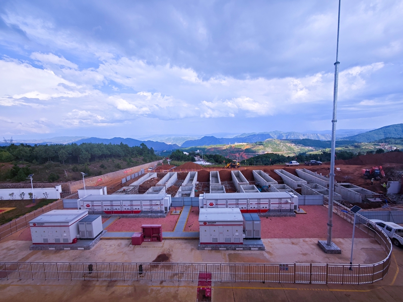 海拉鎮大海子儲能項目施工現場。