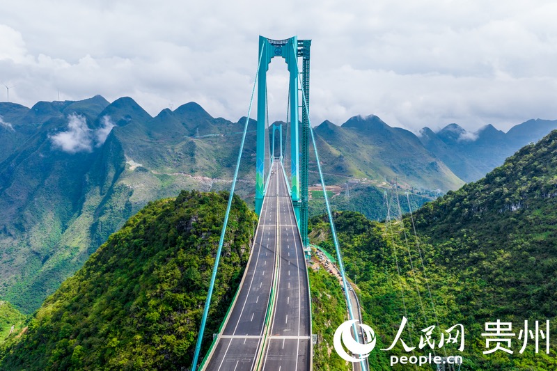 往日的花江峽谷大橋。人民網(wǎng)記者 涂敏攝