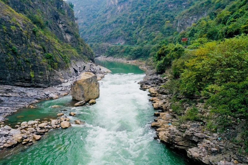 1 圖為赤水河道的險灘.jpg