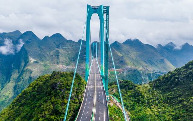 外媒眼中的“世界第一高橋”：硬核技術，詩意橋旅