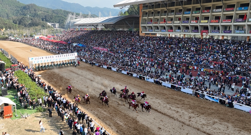 活動現場人山人海。