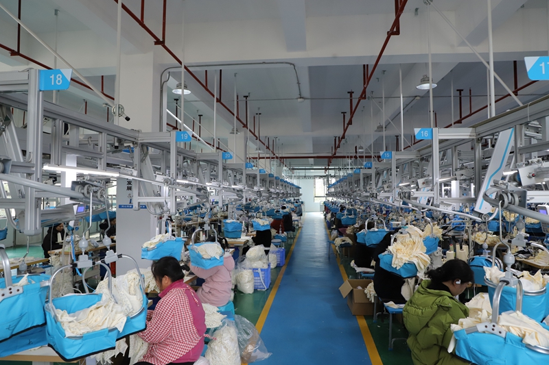 加工車間生產(chǎn)忙。