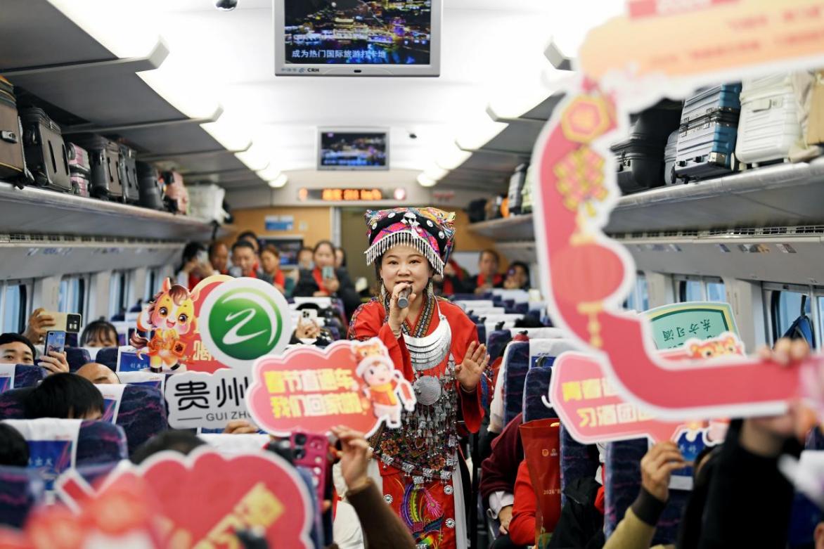 車廂內開展文化互動活動。共青團貴州省委供圖