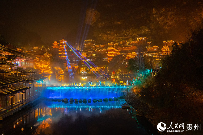 一路黔行·爽居暢游 | 賞非遺鐵花 醉布依夜景
