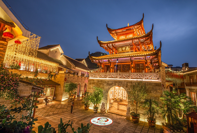 3 萬象城一個人的安順鄉(xiāng)愁園。婁勇平攝.jpg