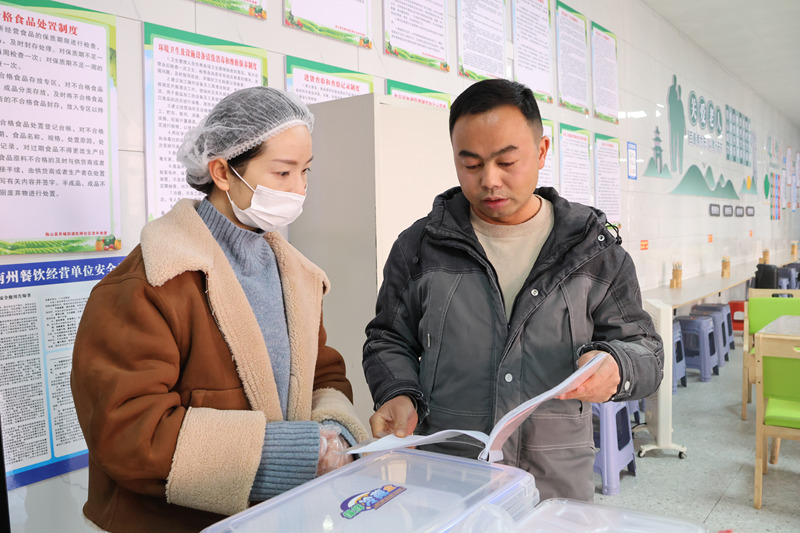 2025年166件提案辦復率、委員滿意率均為100%。