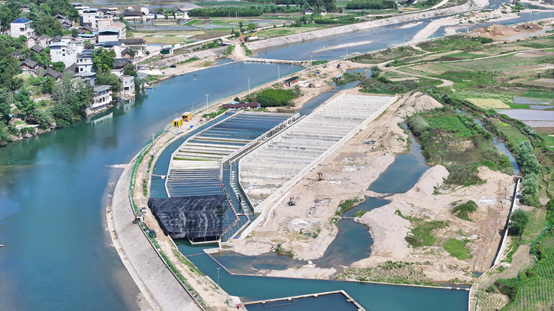 施秉縣城關鎮高寨榜鱘魚養殖基地。