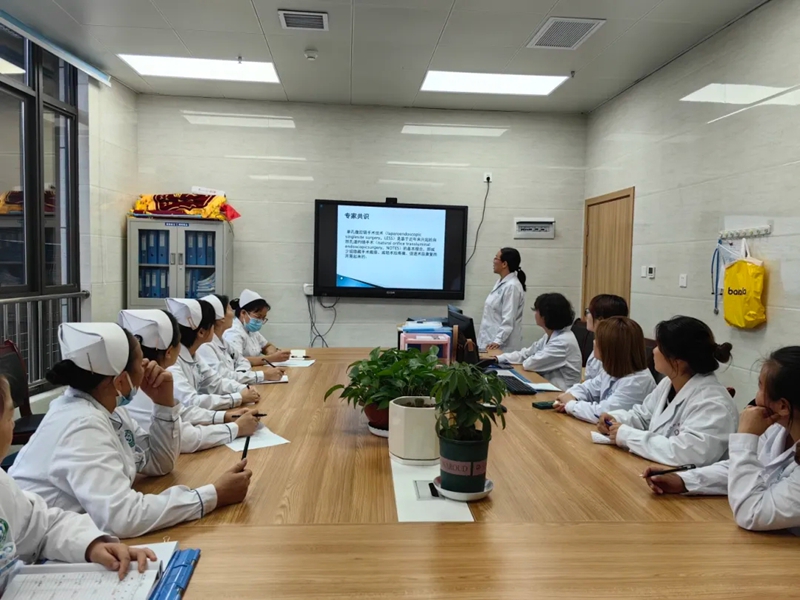 董云在思南縣人民醫院婦科開展單孔腹腔鏡技術培訓（陳敏  攝）.jpg