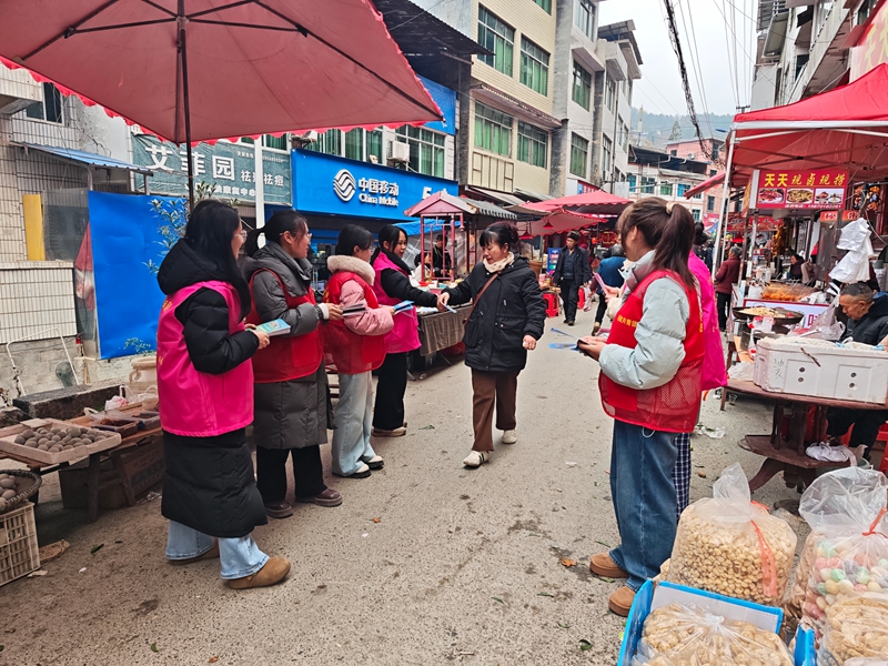 松桃甘龍鎮(zhèn)組織返鄉(xiāng)大學生開展系列志愿服務活動。