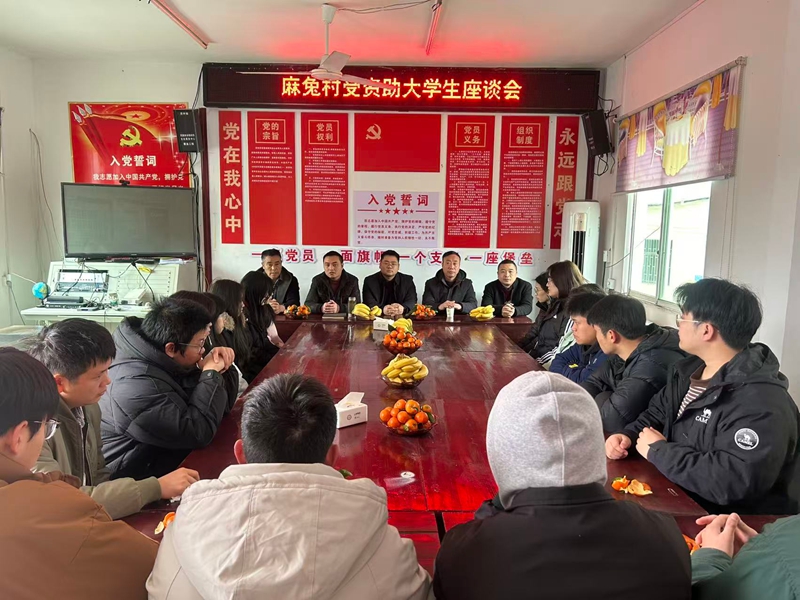 松桃甘龍鎮(zhèn)組織返鄉(xiāng)大學生開展系列志愿服務活動。