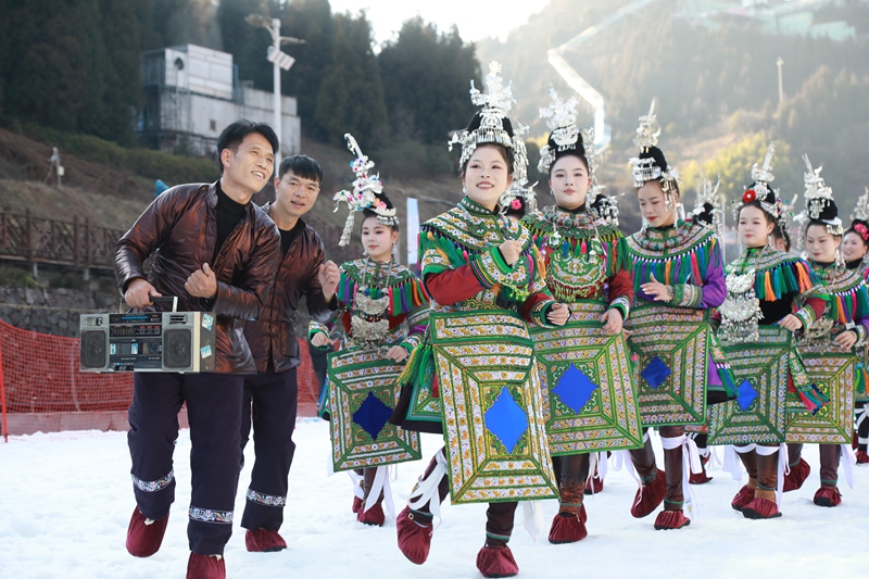 村潮出圈，黔東南“村”字號文旅天團闖雪場，冬趣不止。