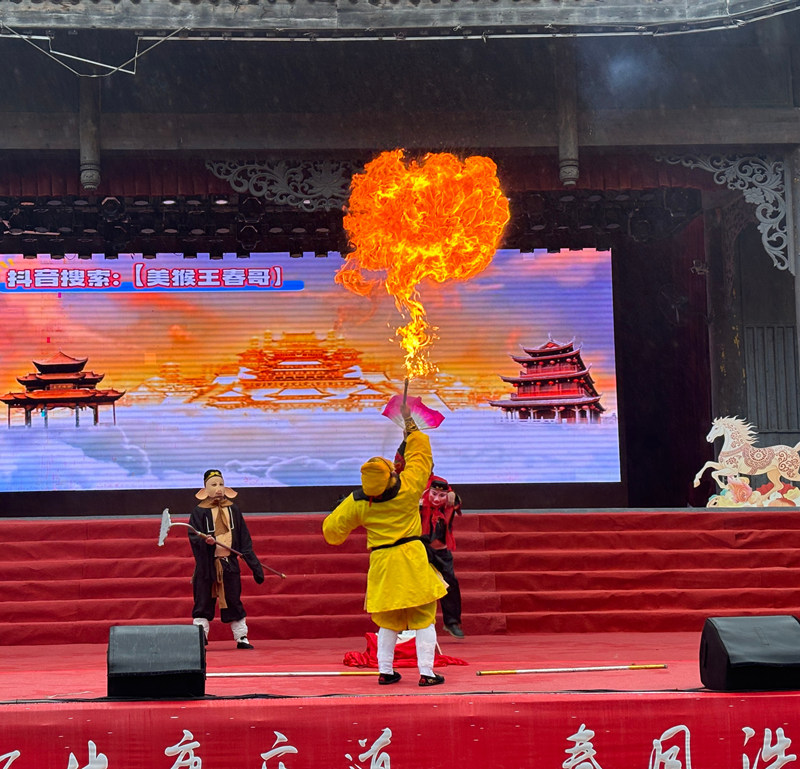 絕技驚艷！雜技《大圣送福》助陣土城 “村晚”。