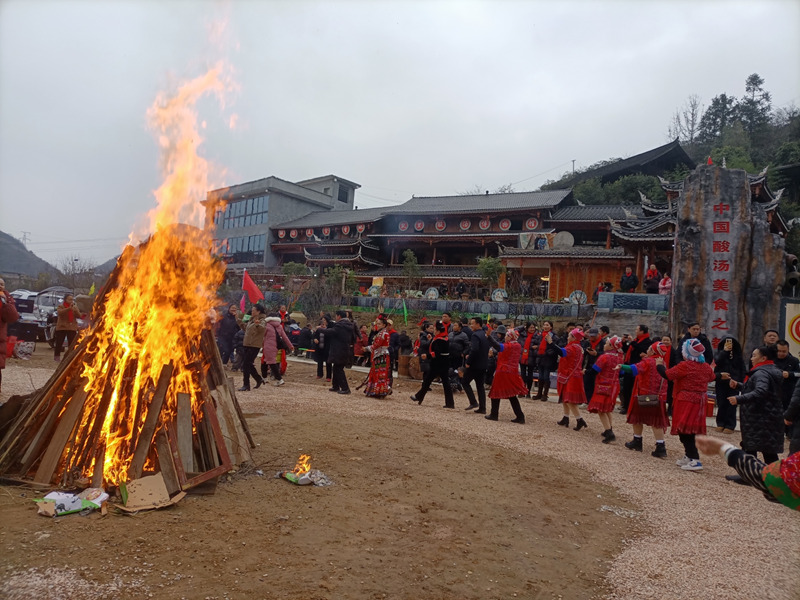 篝火晚會。楊曉波攝