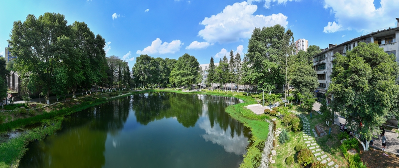 貴州工程應(yīng)用技術(shù)學(xué)院。