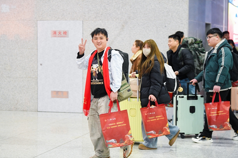 “青春遇見貴州·春暉號”春節(jié)直通車公益活動。共青團(tuán)貴州省委供圖