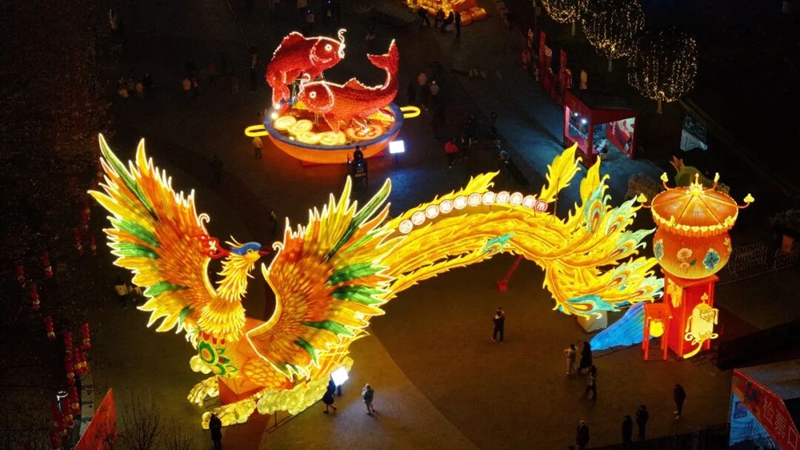 2 觀山湖燈會廟市璀璨啟幕 廖興丹 陳楊.jpg