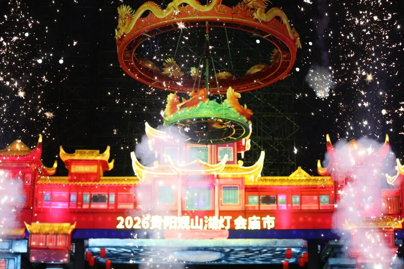 4 “天上宮闕”灑下如幻如真的琉璃光影 廖興丹 陳楊.jpg