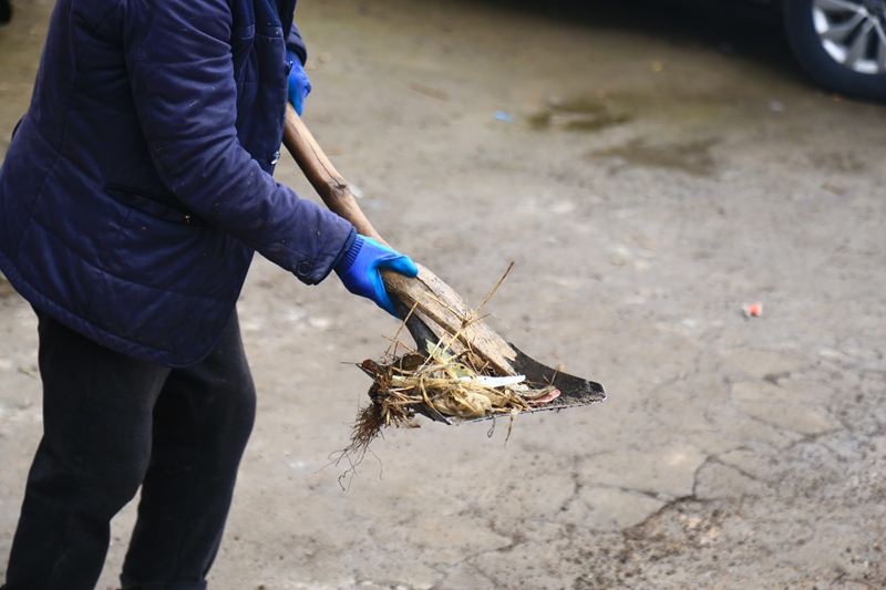 2026年2月10日，貴州省黔西市甘棠鎮，干部群眾開展村莊清潔行動。（張晶 攝） (5).JPG