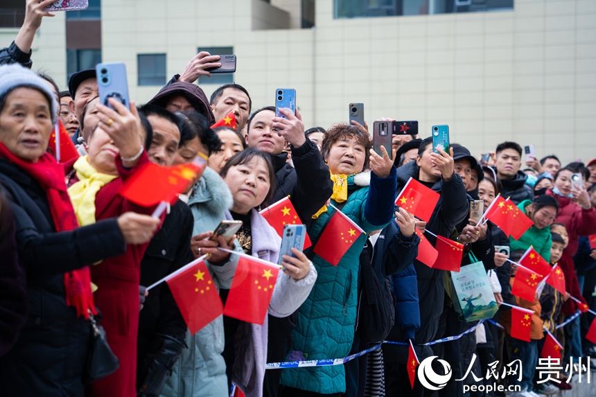 民族團結巡游慶典現場。人民網 陽茜攝